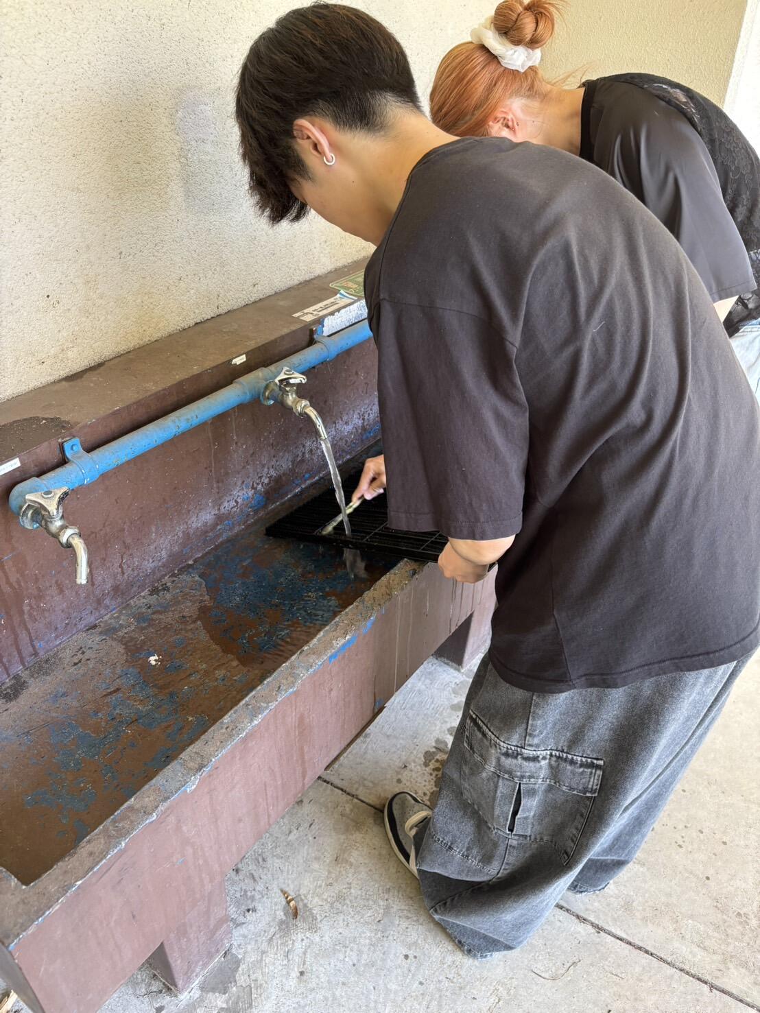 エアコンフィルター清掃の様子