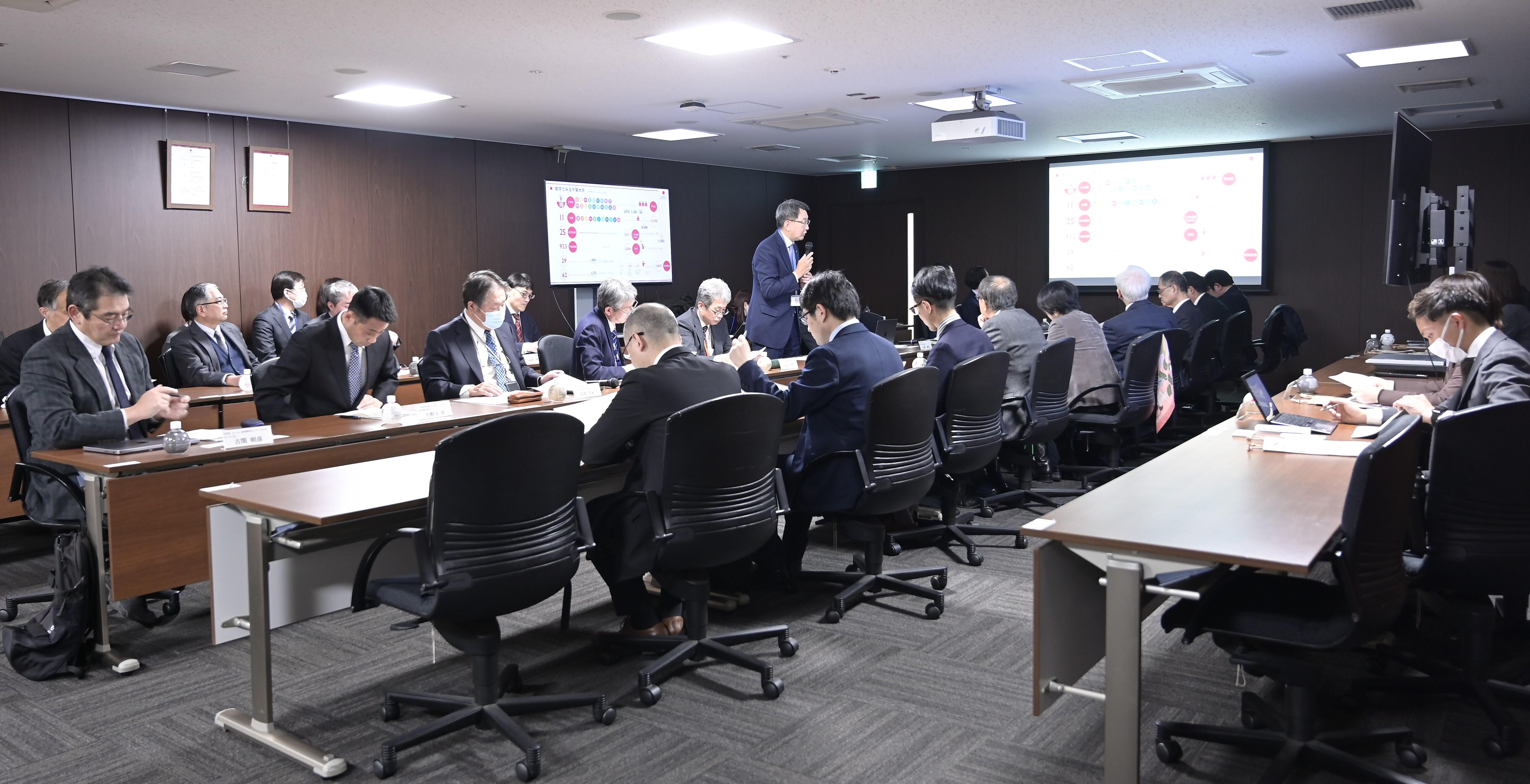 横手学長による説明